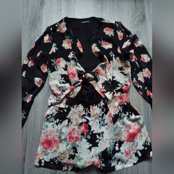 Romper - Picture 1 of 4